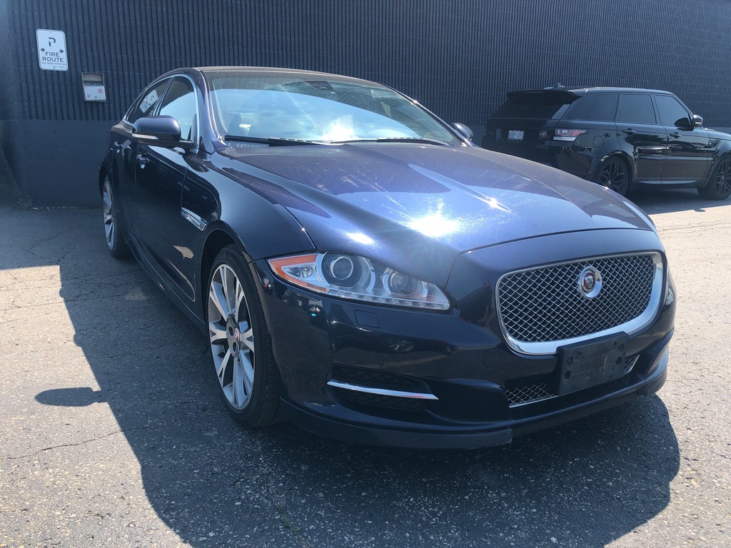 Pre-Owned 2015 Jaguar XJ Premium Luxury With Navigation & AWD